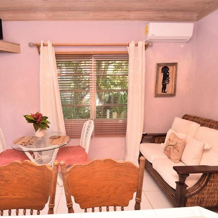 The Sugar Apple Lodging Dunmore Town Extérieur photo