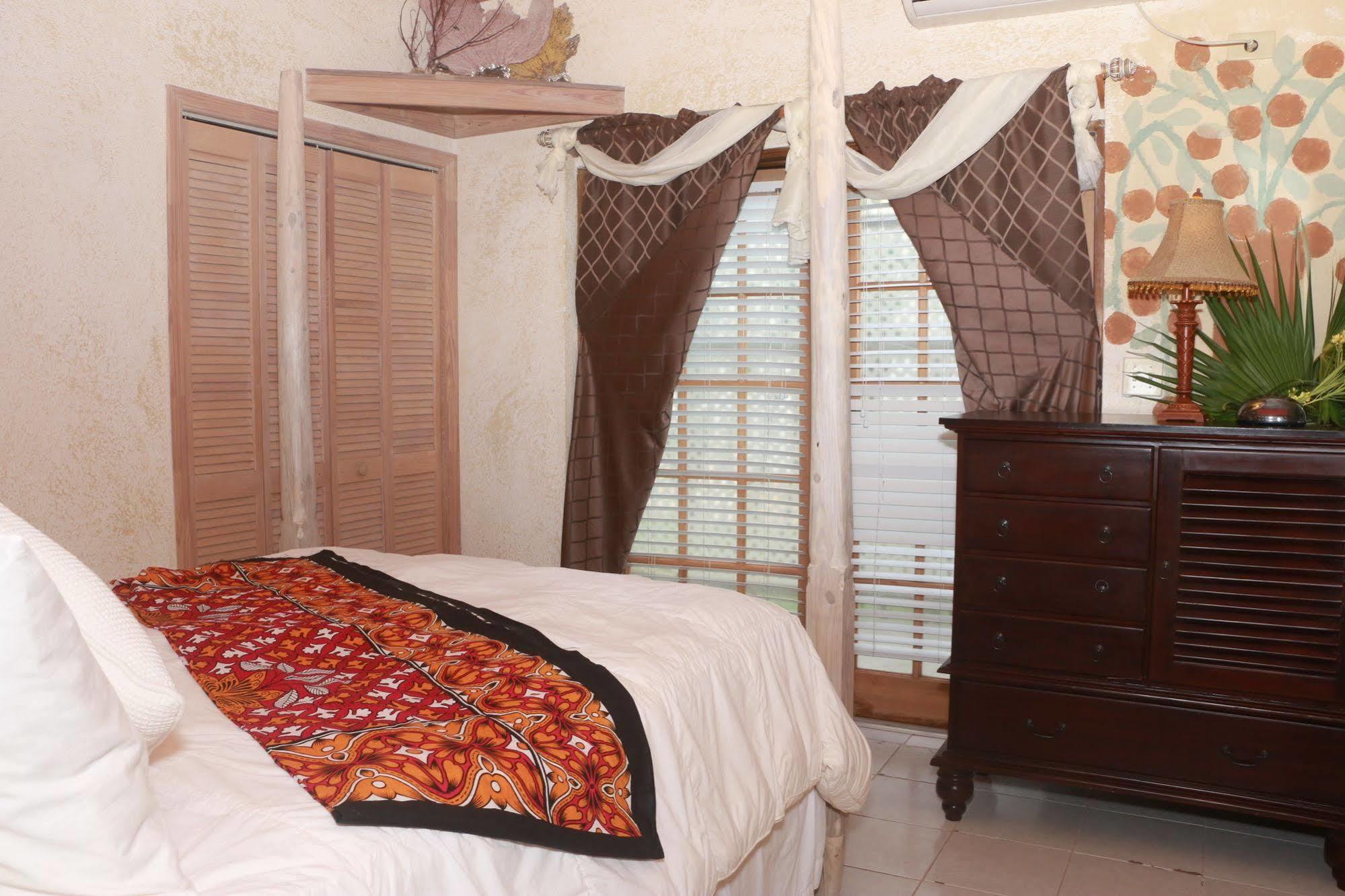 The Sugar Apple Lodging Dunmore Town Extérieur photo