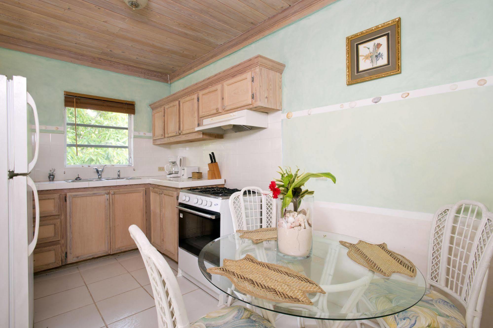 The Sugar Apple Lodging Dunmore Town Extérieur photo