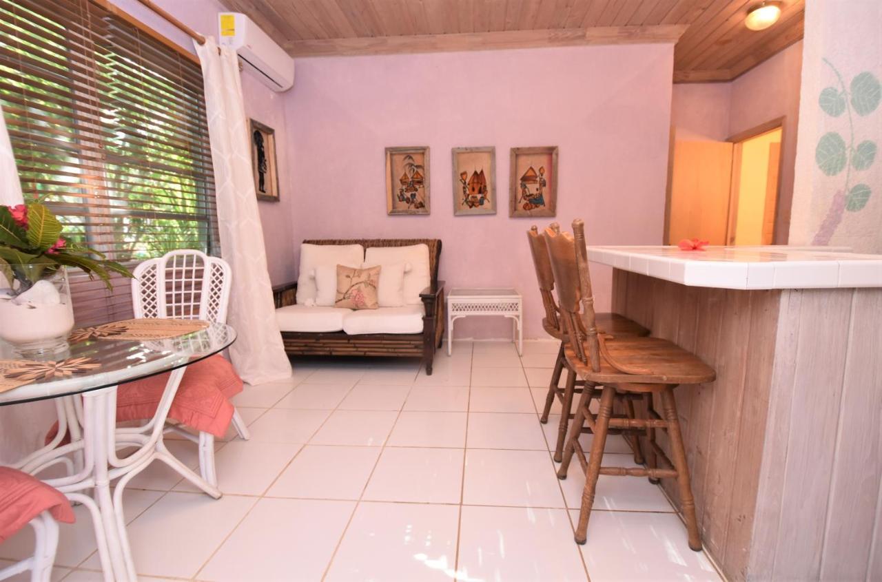 The Sugar Apple Lodging Dunmore Town Extérieur photo