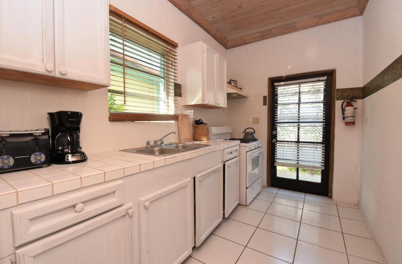 The Sugar Apple Lodging Dunmore Town Extérieur photo