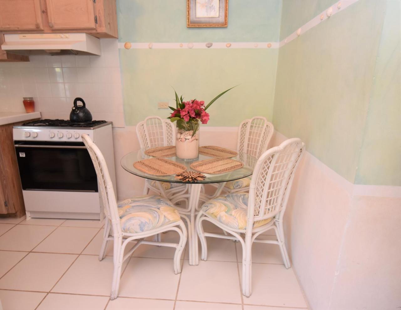 The Sugar Apple Lodging Dunmore Town Extérieur photo
