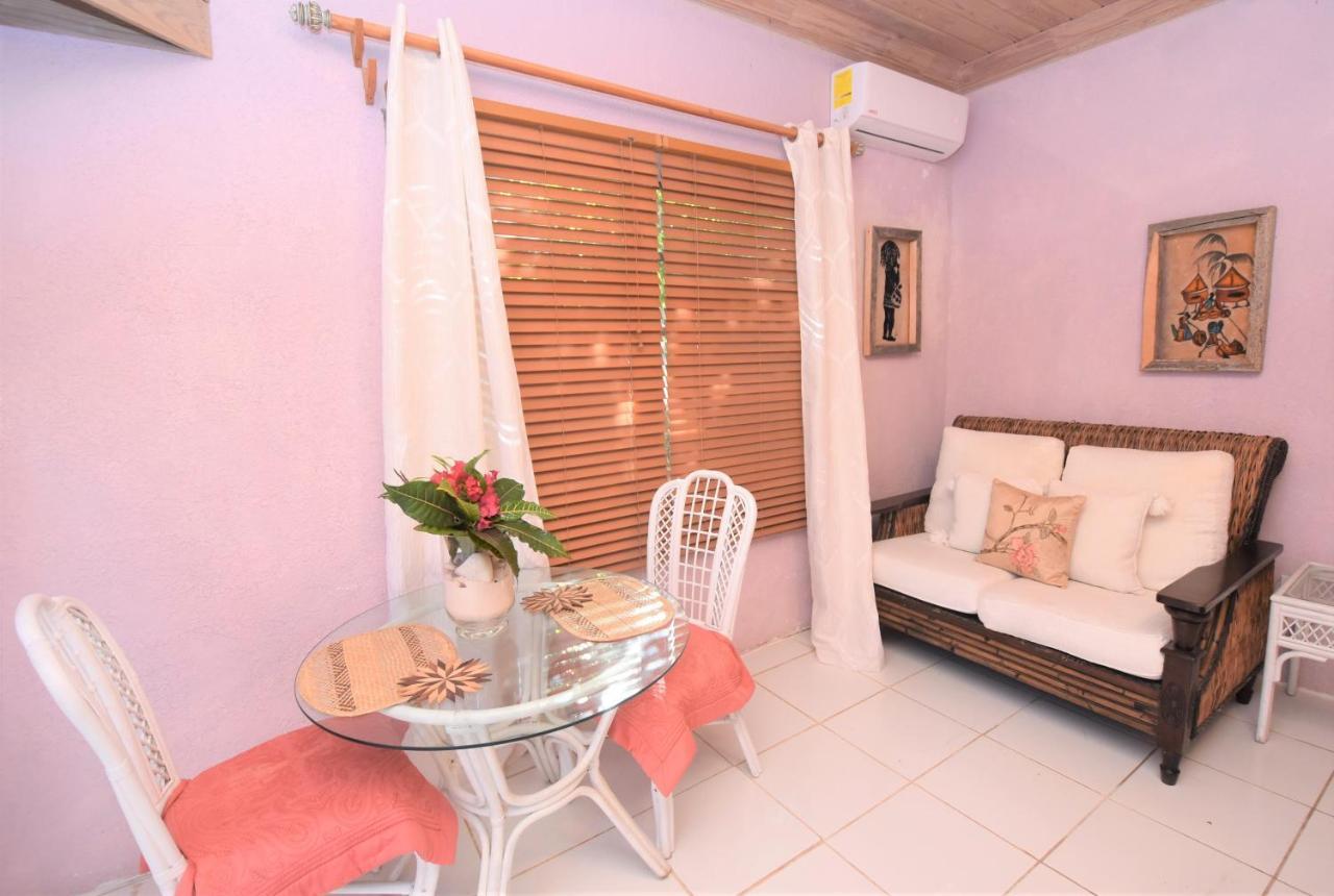 The Sugar Apple Lodging Dunmore Town Extérieur photo