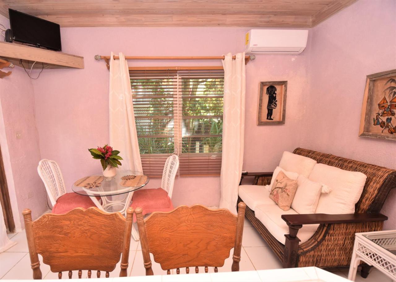 The Sugar Apple Lodging Dunmore Town Extérieur photo