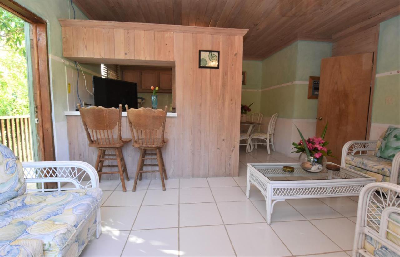 The Sugar Apple Lodging Dunmore Town Extérieur photo