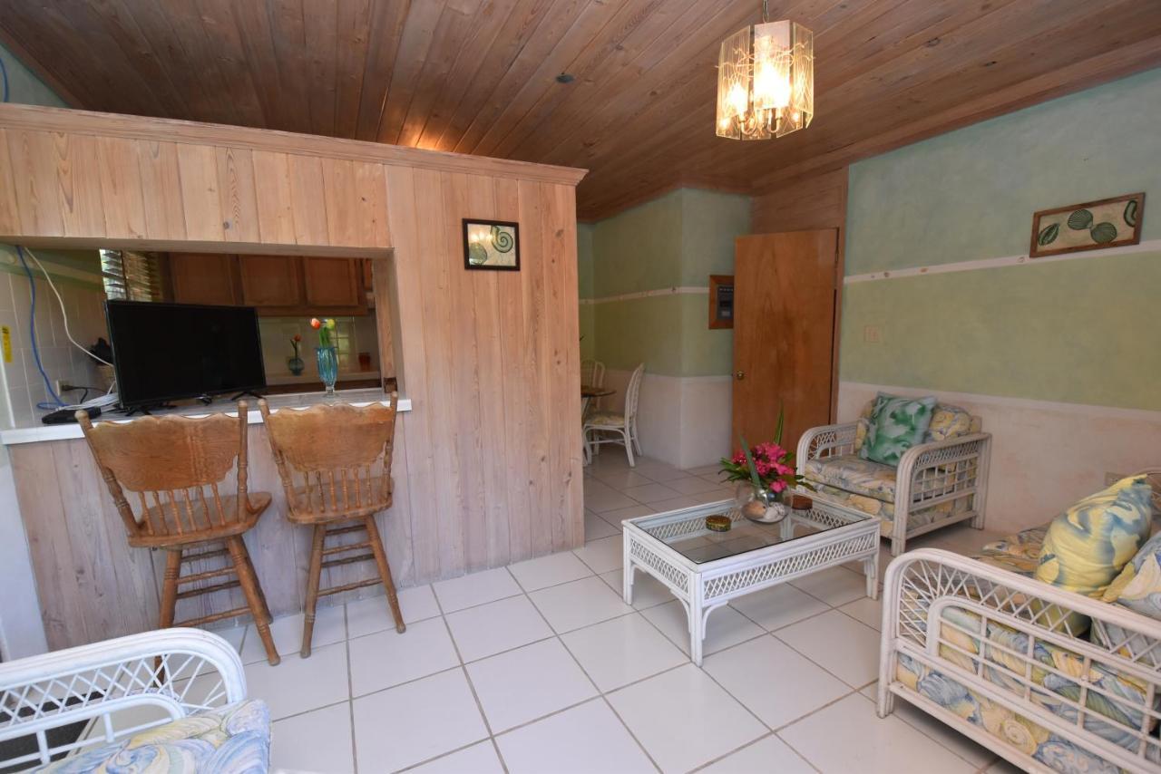 The Sugar Apple Lodging Dunmore Town Extérieur photo